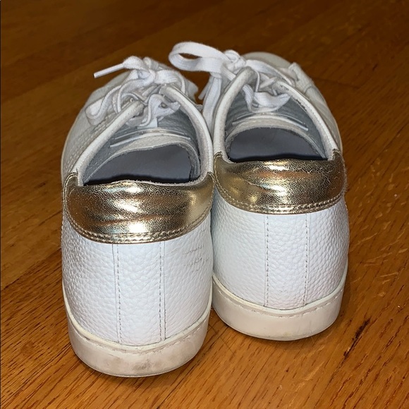 Cute white sneakers with gold accent on the back - Picture 3 of 3